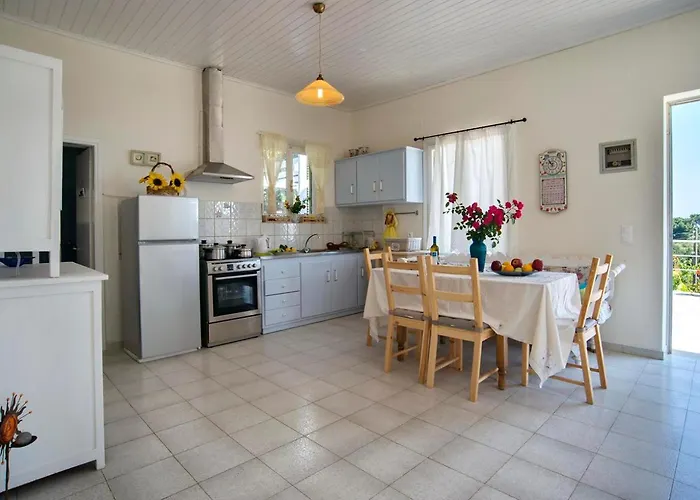 فيلة Agnis House *