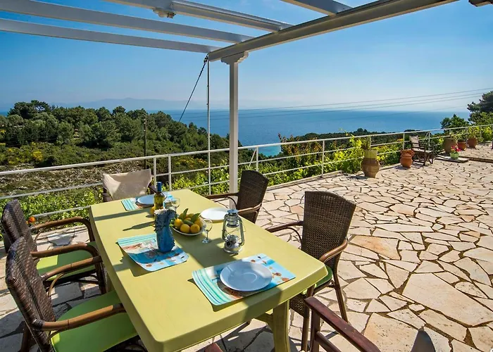 فيلة Agnis House