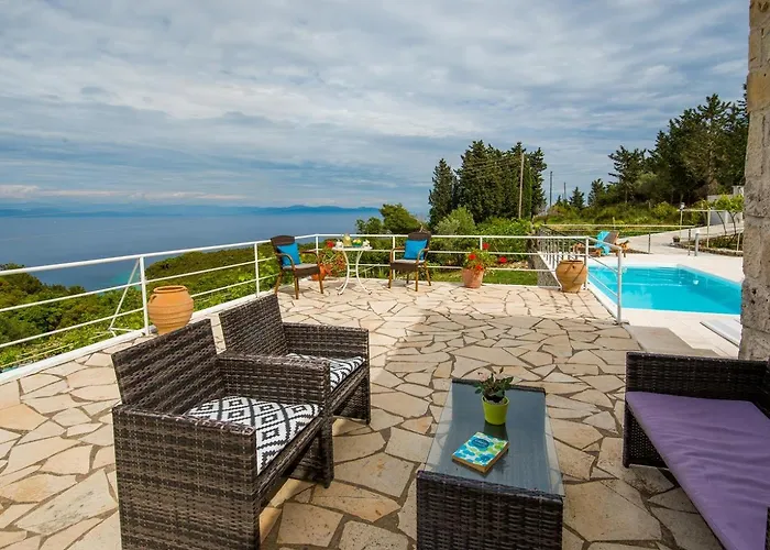 فيلة Agnis House